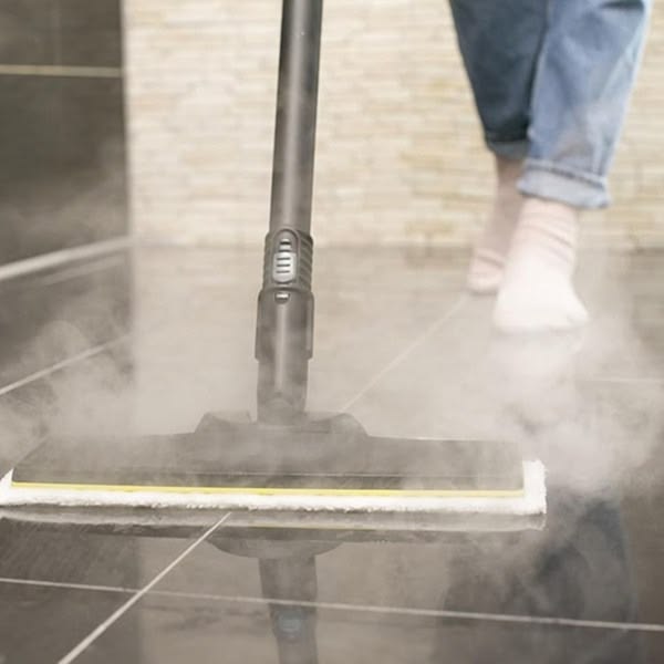 KÄRCHER SC 5 EasyFix Iron Plug tvaika tīrītājs darbībā